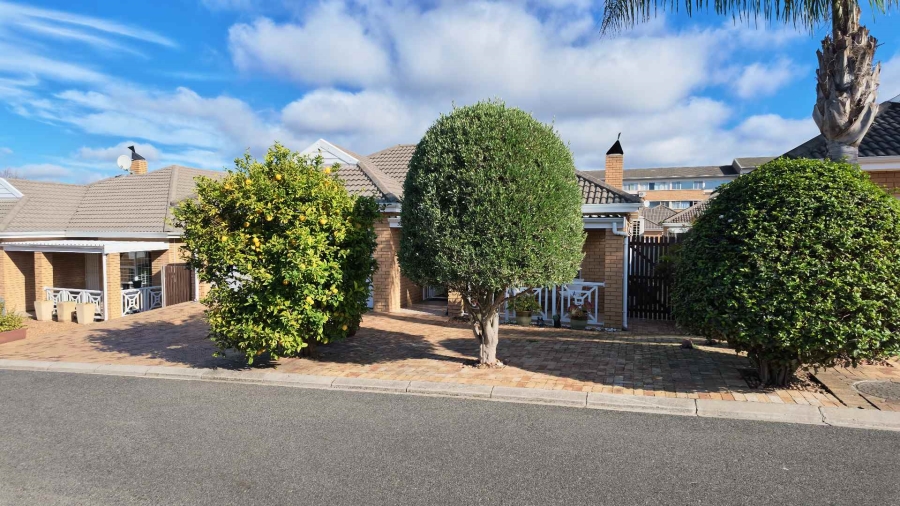 To Let 2 Bedroom Property for Rent in Oostersee Western Cape